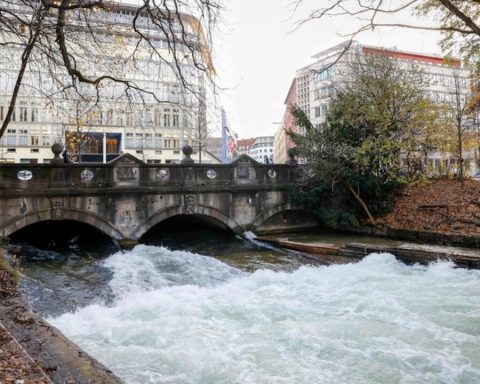 eisbachwelle-rettung-muenchen