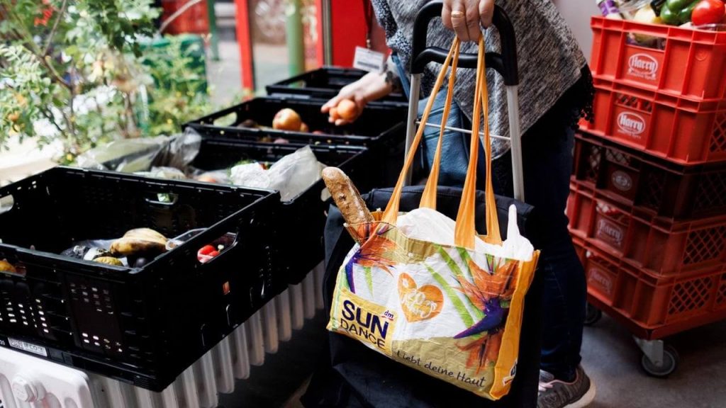 tafeln-ueberfordert-wartelisten-kinder