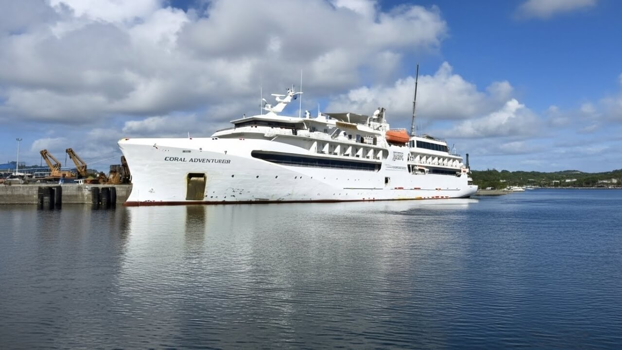 Coral-Adventurer-PNG-Strandung