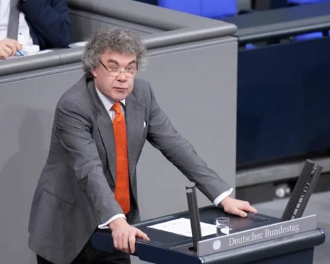 Moosdorf Hitlergruß Anklage Bundestag