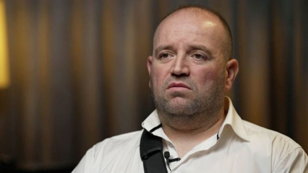 Bondi Held Tackelt Schützen