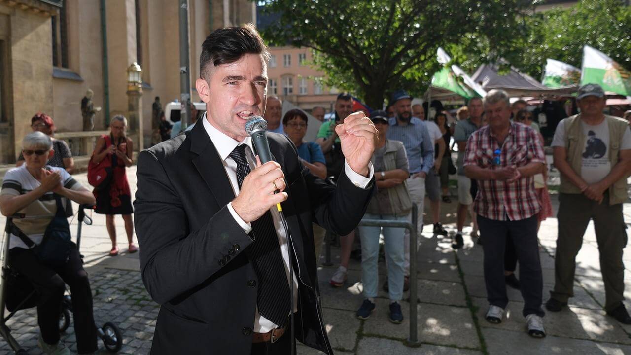 afd-sellner-streit-remigration ​