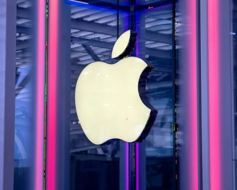 apple-ki-anstecknadel