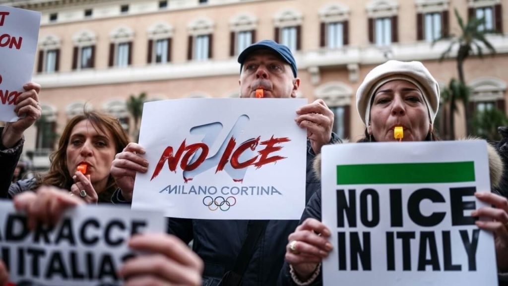 ICE Olympia Italien Protest