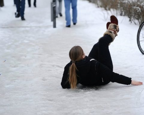 eisglätte-notaufnahmen-kälte-chaos