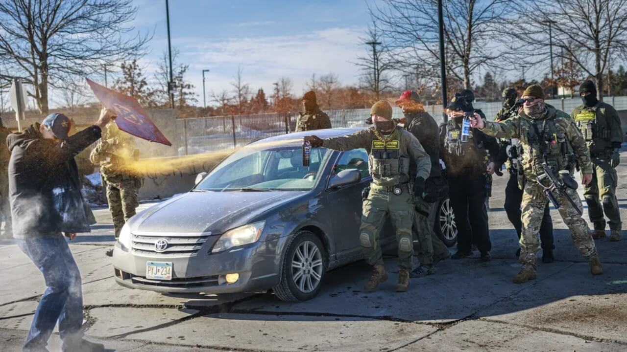 ice-pfefferspray-minneapolis-verbot