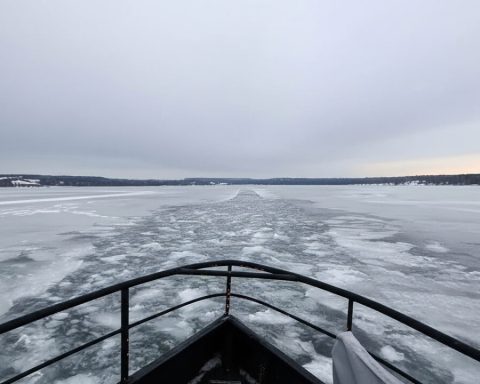 hiddensee-eisbrecher-swanti-personen