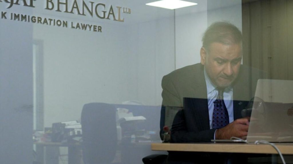 Drohungen Anwälte Migranten