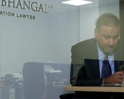 Drohungen Anwälte Migranten