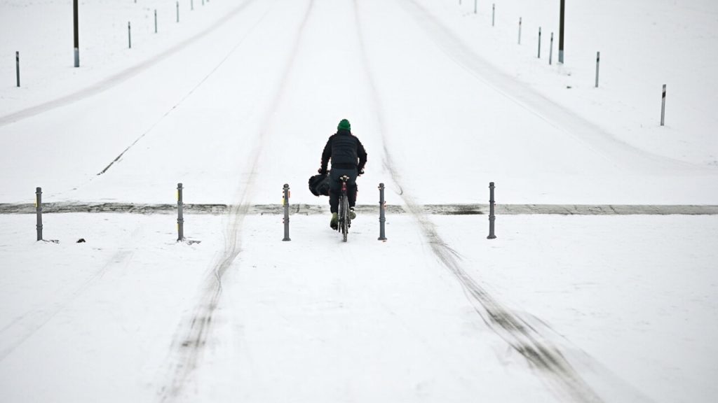 Schnee walzt quer Deutschland