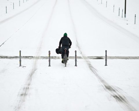 Schnee walzt quer Deutschland