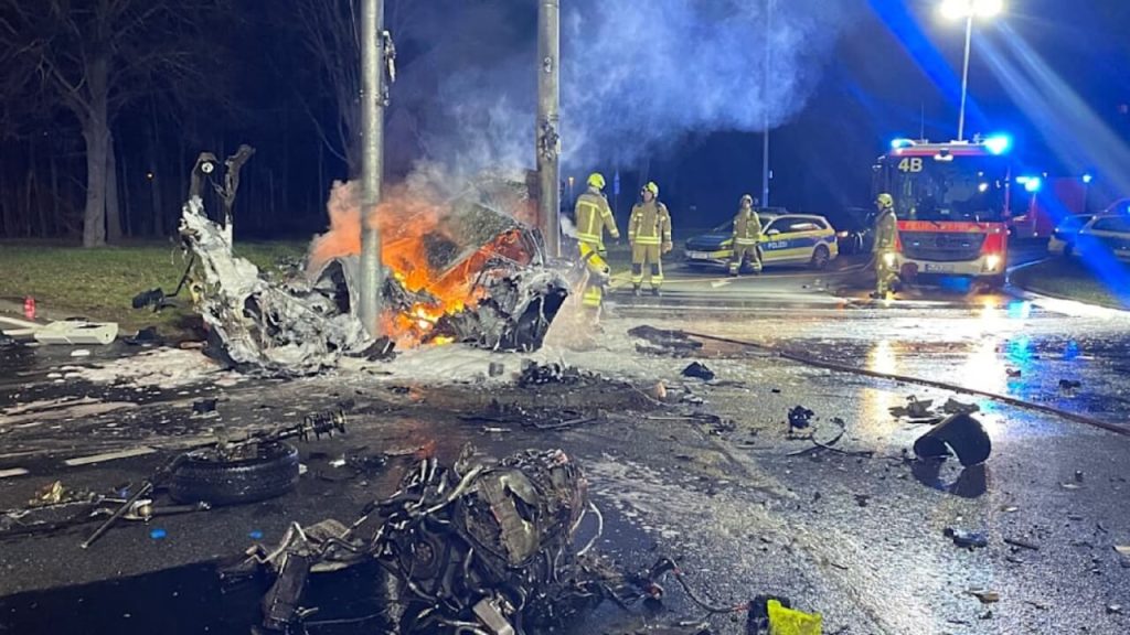 16-jaehriger-bmw-fluechtet-horrorcrash