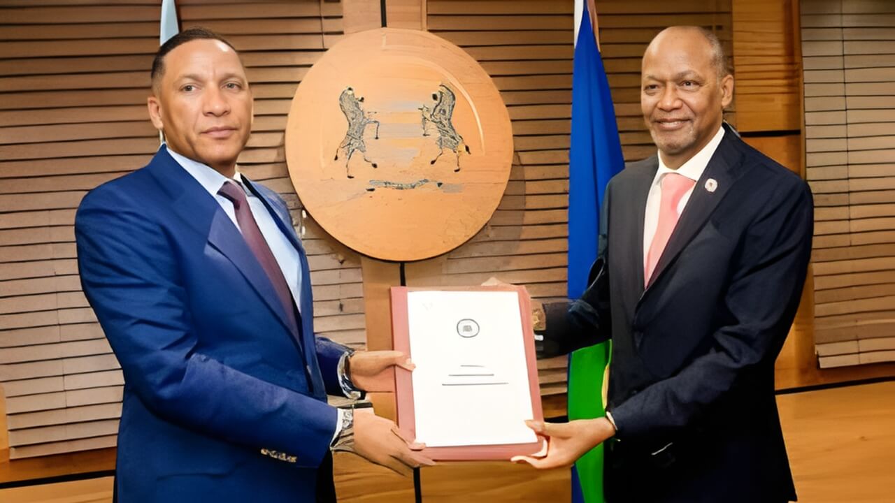 botswana-spendet-geparden-indien