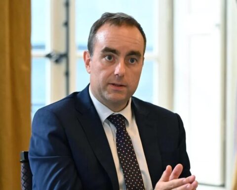 assemblée-nationale-lecornu-demobilisierung