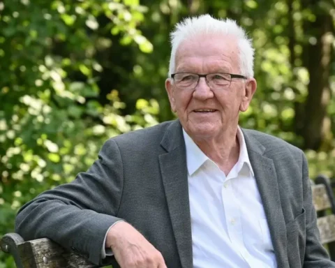 winfried-kretschmann-tablet-stress